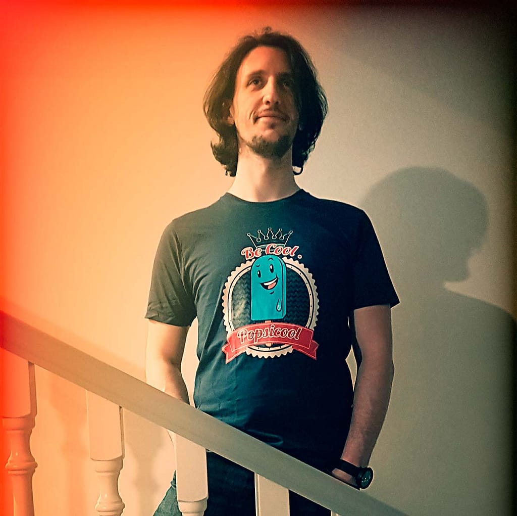 naera-da-altrove-popsicool-un-ghiacciolino-veramente-cool-popsicle-t-shirt-abbigliamento-e-accessori-spreadshirt-modello02