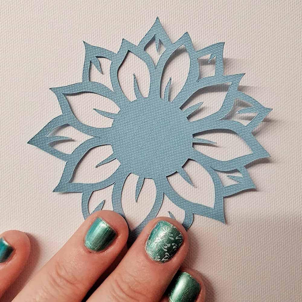 naera-da-altrove-homestudio-craftroom-studio-naera-stickers-cricut-maker-adesivi-imparare-ad-amarsi